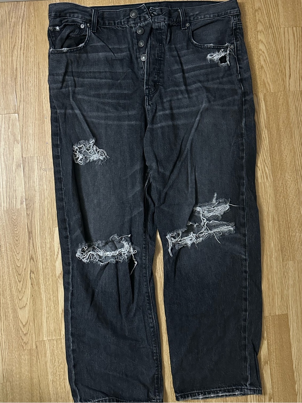 AE High Waisted Distressed Button Fly Mom Jeans Washed Black - Size 18⁠